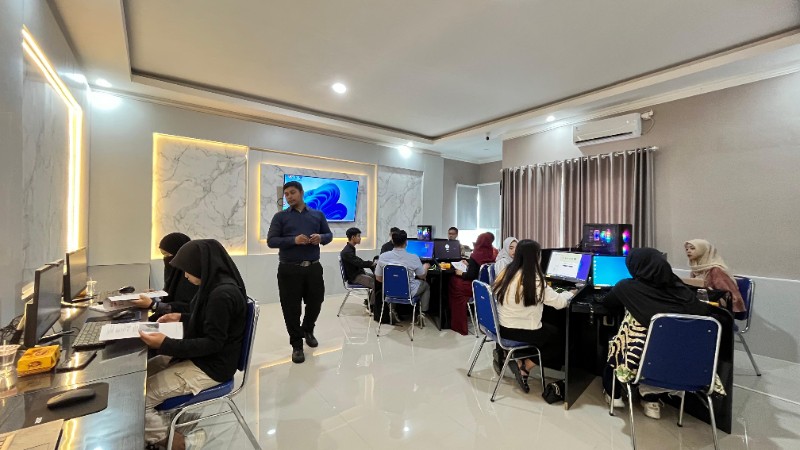 Microsoft, Google Office + AI Reguler 