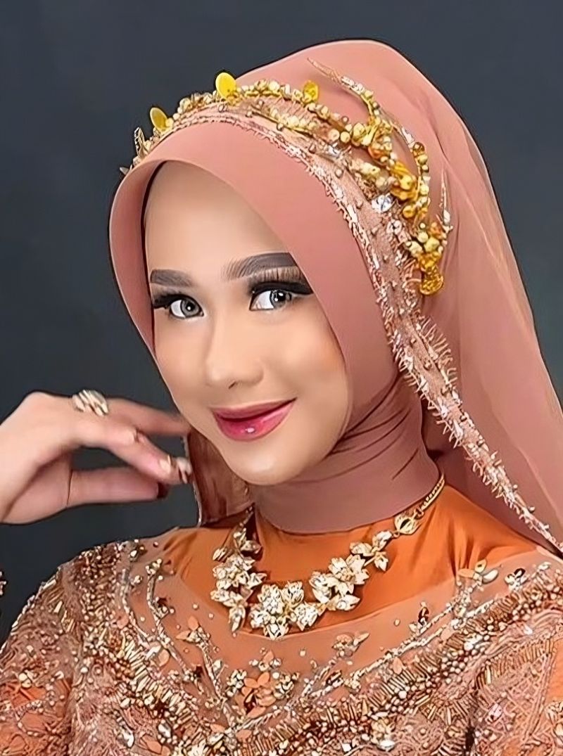 Tata Rias Pengantin Gaun Panjang Berkerudung Inovasi
